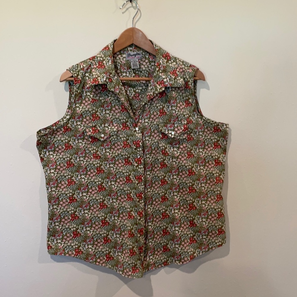 Sleeveless cotton snap front closure blouse